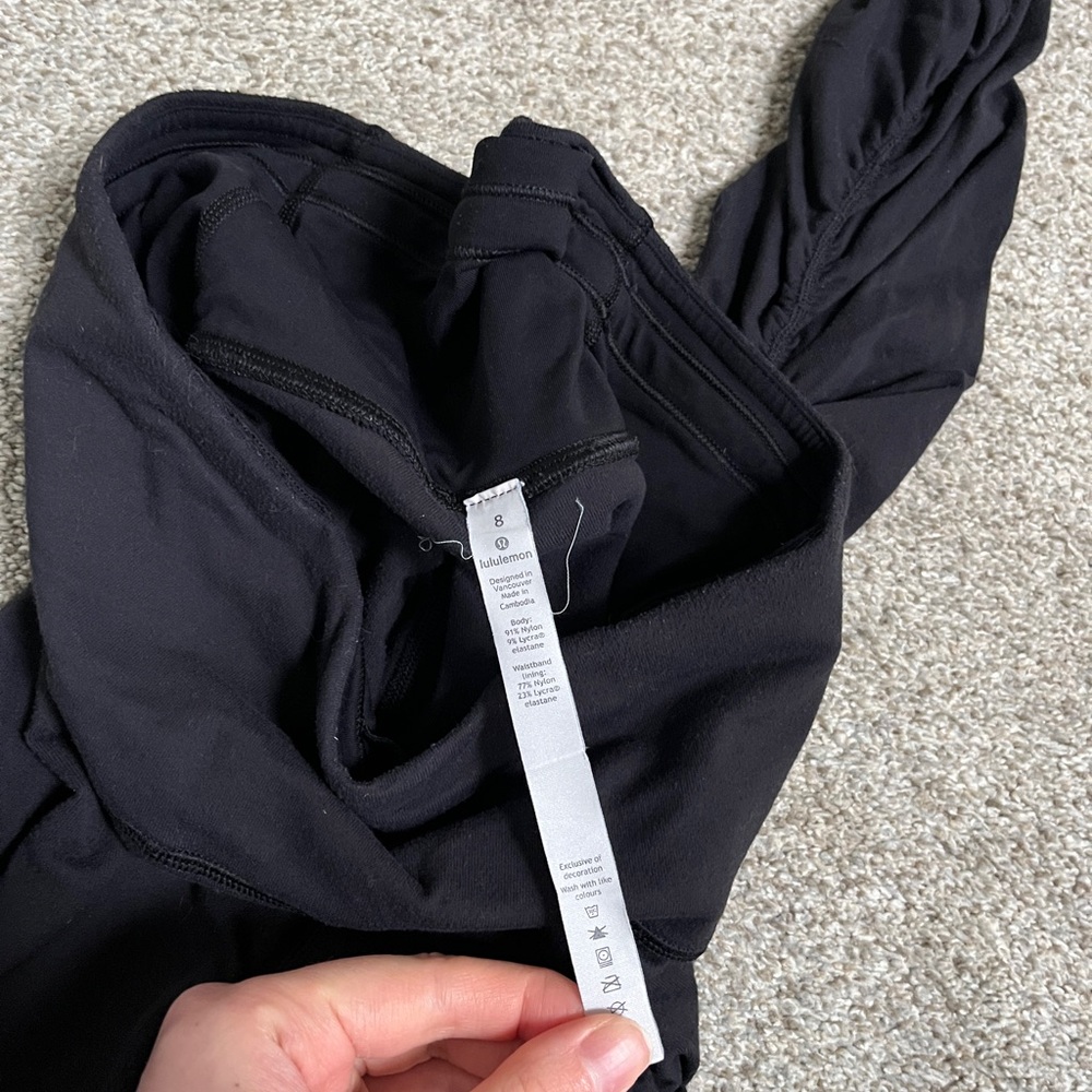 Lululemon leggings with ruched bottoms - Picture 4 of 4
